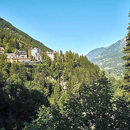 Urban Nature - Badeschloss Otel
