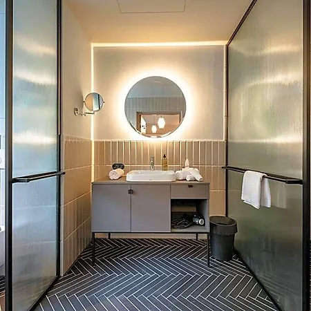 Urban Nature - Badeschloss Otel