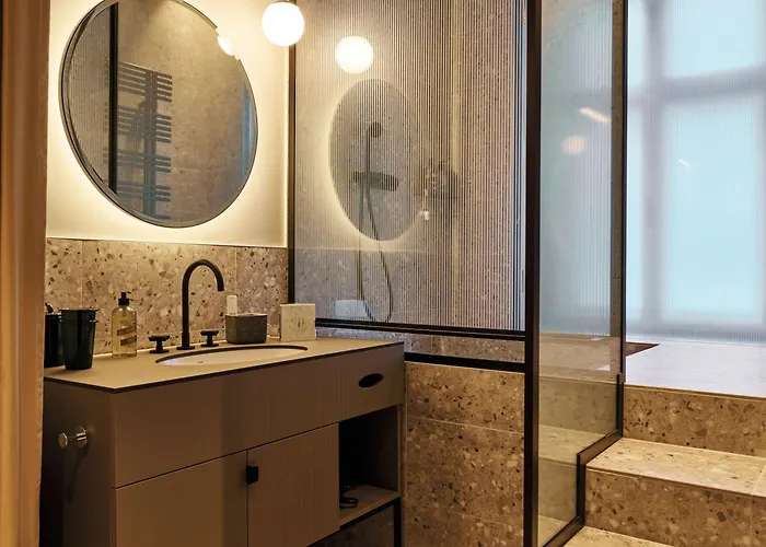 Urban Nature - Badeschloss מלון