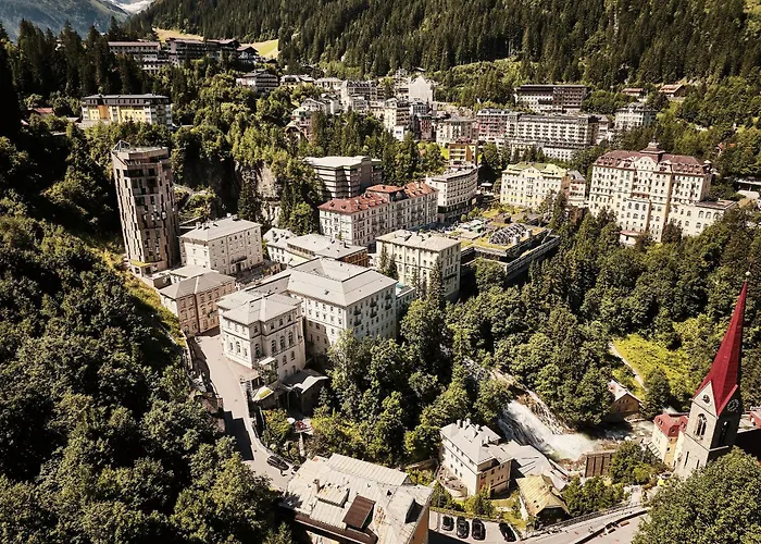 Urban Nature - Badeschloss באד גסטיין